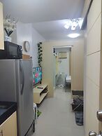 Cozy Quezon City Condo With Private Pool & Elevator Access