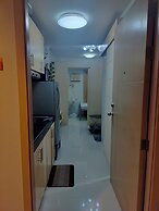 Cozy Quezon City Condo With Private Pool & Elevator Access