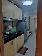 Cozy Quezon City Condo With Private Pool & Elevator Access