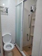Cozy Quezon City Condo With Private Pool & Elevator Access