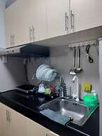 Cozy Quezon City Condo With Private Pool & Elevator Access