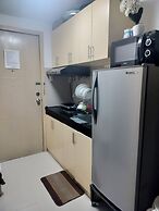 Cozy Quezon City Condo With Private Pool & Elevator Access