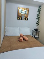 Cozy Quezon City Condo With Private Pool & Elevator Access