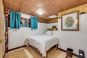 Near Downtown Scranton: Getaway w/ Patio