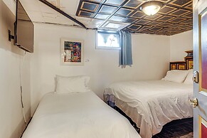 Near Downtown Scranton: Getaway w/ Patio