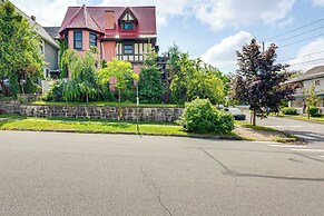 Near Downtown Scranton: Getaway w/ Patio