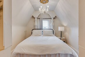 Near Downtown Scranton: Getaway w/ Patio