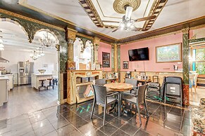 Near Downtown Scranton: Getaway w/ Patio
