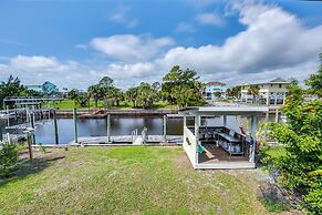 Fish & Kayak: Home Near Shell Point Beach!