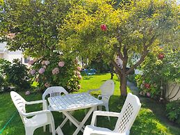 Apulia Garden Barbecue Suite