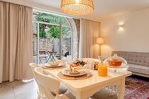 Gaia Superb Terrace Studio