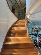 2 Floors Villa Close Ap lia Beach