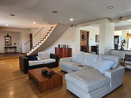 2 Floors Villa Close Ap lia Beach