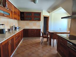 2 Floors Villa Close Ap lia Beach