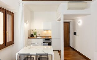 Vicolo Trevi Apartment