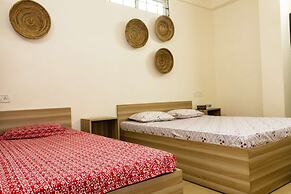 Malini Homes - Food & Lodging