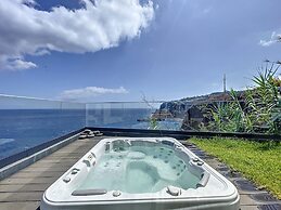 Cliff Ocean Apartment by Atlantic Holiday