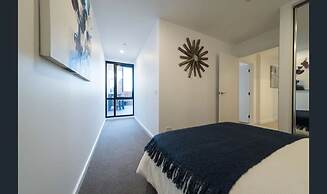 Unwind Bond Quarter Apartment 106