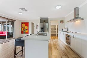 Unwind Bulla Hill Heights Retreat
