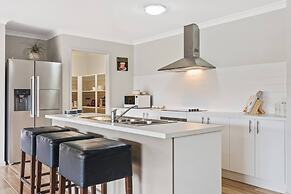 Unwind Bulla Hill Heights Retreat