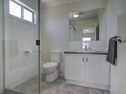 Unwind Modern City Townhouse