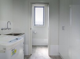 Unwind Modern City Townhouse
