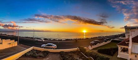 Unwind Esplanade Beach Escape No 5