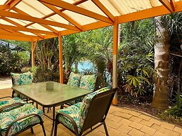 Lakeside Getaway - 4BR Jetty Wi-fi Waterfront