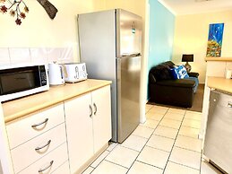 Lakeside Getaway - 4BR Jetty Wi-fi Waterfront