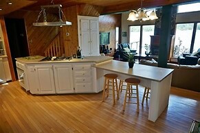 455 Faraday Lake 3 Bedroom Cottage