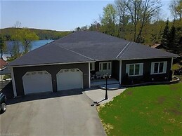 487 Bay Lake 4 Bedroom Cottage