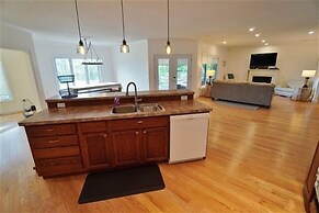 487 Bay Lake 4 Bedroom Cottage