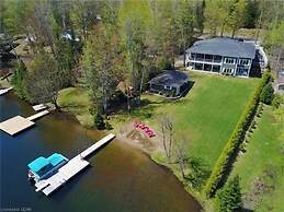 487 Bay Lake 4 Bedroom Cottage