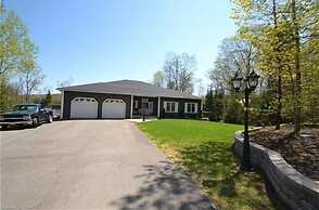 487 Bay Lake 4 Bedroom Cottage