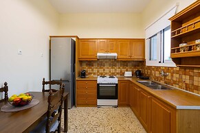 Valira Stathmos Home - Rustic Charm Cottage W Garden