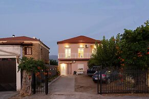 Valira Stathmos Home - Rustic Charm Cottage W Garden