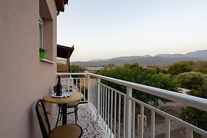 Valira Stathmos Home - Rustic Charm Cottage W Garden