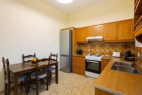 Valira Stathmos Home - Rustic Charm Cottage W Garden