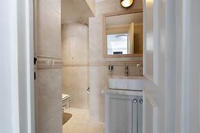 Massive 2-apartment Combo Unbeatable Acropolis Views Sleeps 9