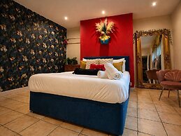 1 Bed Flat - Sleeps 5 - Pet Friendly - Parking