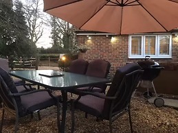 4 Guests - Pet Friendly - Cottage Retreat