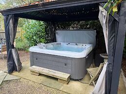 4 Guests - Pet Friendly - Cottage Retreat