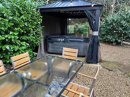 4 Guests - Pet Friendly - Cottage Retreat