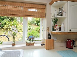 3 Chantry Hill