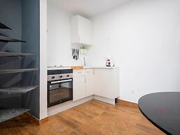 Th08 Apartamento Moderno con Patio Privado