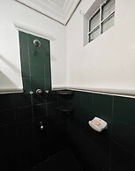 Luxhomme Guesthouse With Balcony
