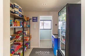Modern Studio Just Minutes From the Beach Sid0209