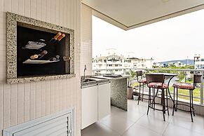 Apto 2Q e churrasq. 800m da praia de Jurerê SGA202