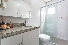 Apto 2Q e churrasq. 800m da praia de Jurerê SGA202