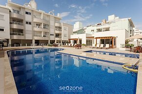 Apto em prédio c/ piscina 350m da praia RTG208